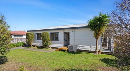 Three bedroom home in Clendon! - Photo 2