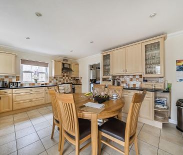 4 bedroom detached house to rent - Photo 3