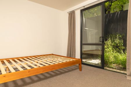Semi Furnished Three Bedroom Townhouse Mount Roskill - Photo 2