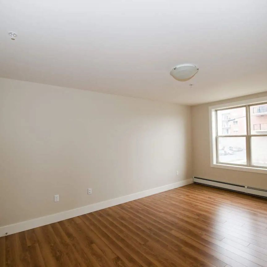 Azure — 1 Bedroom, 1 Bathroom, Den - Photo 1