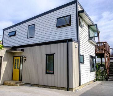 Modern 4BR Te Atatu Gem - AC & Garden! - Photo 2