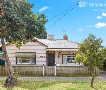 Charming Cottage - Photo 3