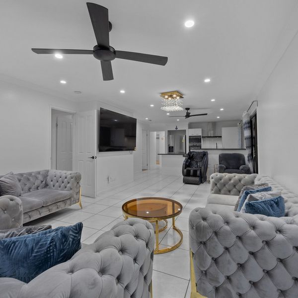 176 First Ave, Marsden QLD 4132 - House For Rent | Domain - Photo 1