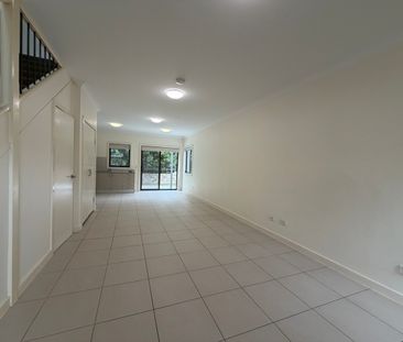 85 Rowe Drive, POTTS HILL NSW 2143 - Photo 1