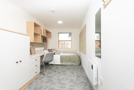 1 bedroom in a flat share to rent - Photo 3