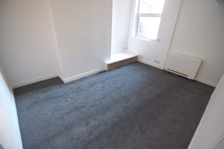 To Let 2 Bed Ground Floor Flat - Photo 4