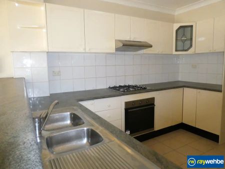 “Spacious 2-Bedroom Apartment in the Heart of Merrylands” - Photo 4