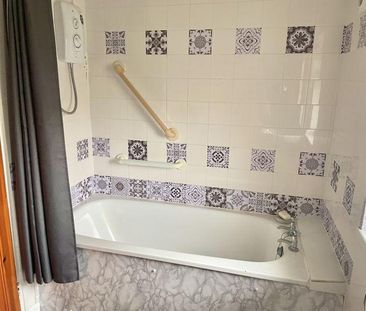 2 bedroom end of terrace house to rent - Photo 5