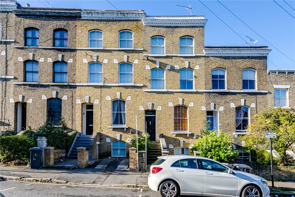 Lambourn Road, Clapham Common/ Old Town, SW4, London - Photo 1