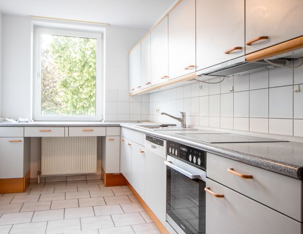 Schick renovierte 3 Zimmerwohnung mit Balkon und Tiefgarage im Zentrum von Oerlinghausen - Photo 1