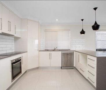 Charming Family Home in Beaconsfield - Photo 6