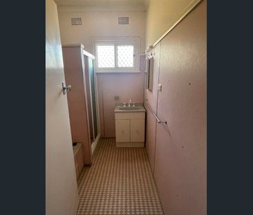 Prime Location! - Photo 6