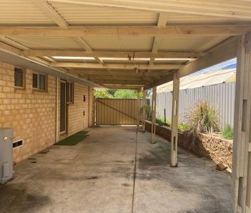 Great Unit, Private Yard! - Photo 5