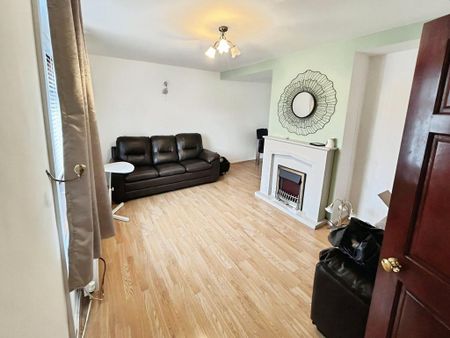 3 bedroom semi-detached house to rent - Photo 2