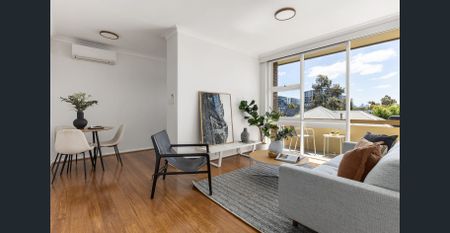 Spacious Sunny Living! - Photo 5