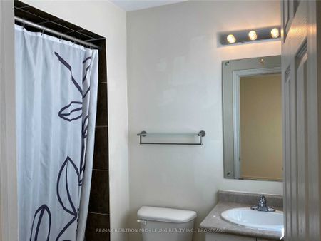 For Lease - 111 Amulet Crescent, Richmond Hill, Ontario - Photo 5
