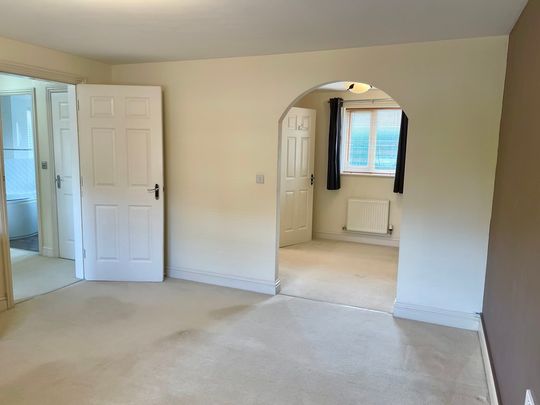 5 bedroom detached to let - Photo 1