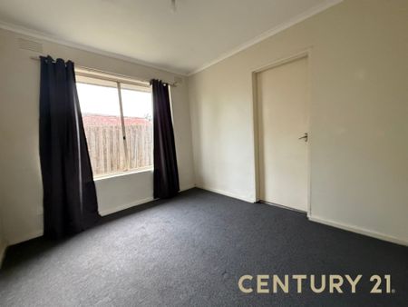 Easy Living in the Heart of Springvale - Photo 3