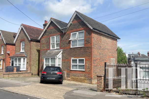 Spencers Road, Crawley, RH11 - Photo 1