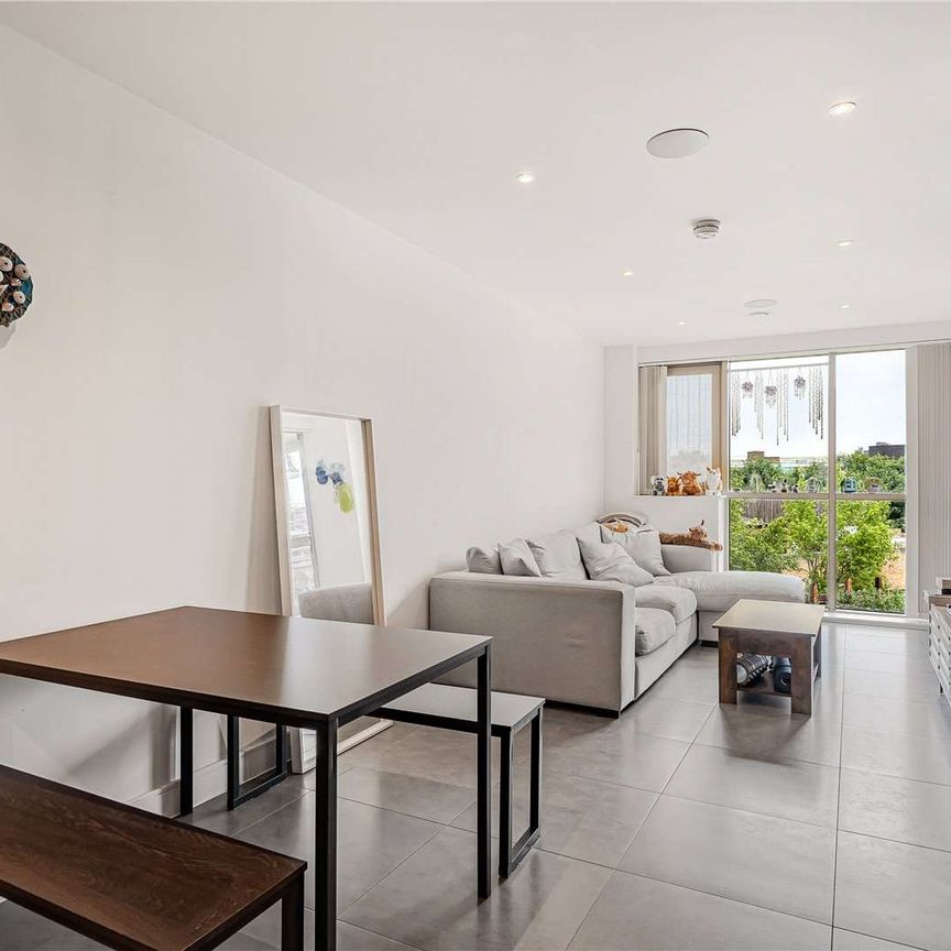 Modern two bedroom apartment with a winter garden. - Photo 1