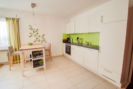 Très grand studio meublé et agencé avec place de parc privative - Photo 5