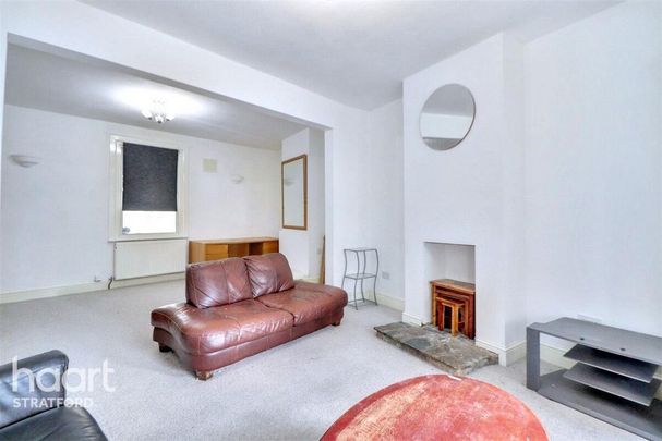 3 bedroom end of terrace house to rent - Photo 1