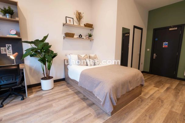 Platinum Studio - Photo 1
