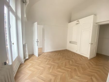 Appartement 76.09 m² - 3 Pièces - Paris (75008) - Photo 2