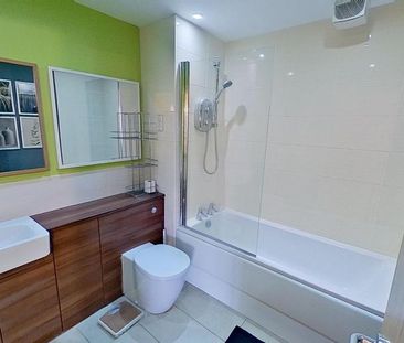 3 bedroom flat to rent - Photo 3