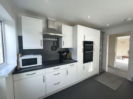 3 bedroom detached bungalow to rent - Photo 4