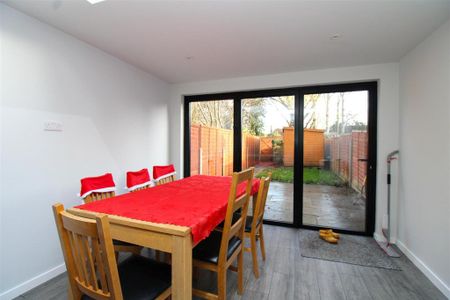 3 bedroom terraced house to rent - Photo 4