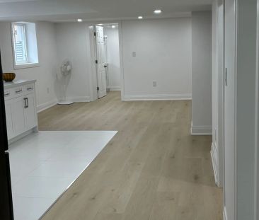 Detached Home For Lease | W9246043 - Photo 2