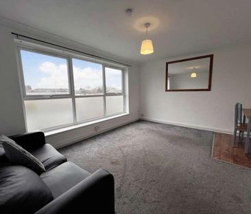 Sundon Park Parade, Luton, LU3 - Photo 1