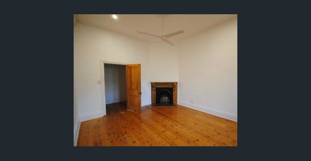 Spacious renovated single fronted 1900 cottage - Photo 1