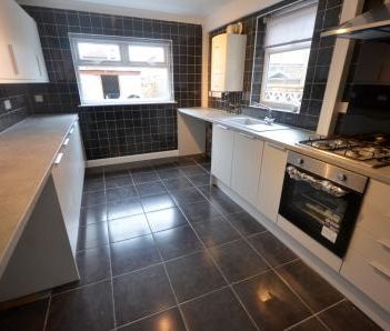 3 bedroom Terraced House To Let - Photo 6