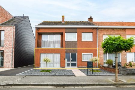 Gelijkvloers appartement met 2 slpks en 2 garages in centrum Eernegem - Photo 4