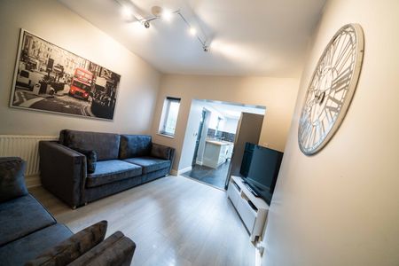 4 Bed Terraced House, Woodhead Road, S2 - Photo 2