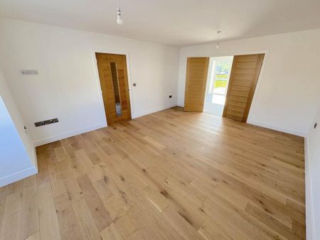 5 bedroom detached house to rent - Photo 2