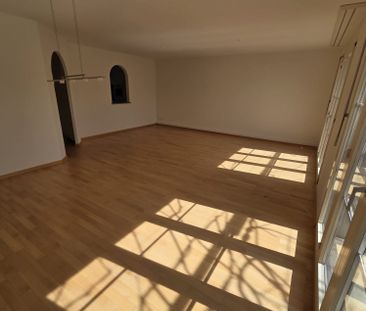 Stilvolle 5.5-Zimmer-Doppelhaushälfte mit Alpenpanorama und sonnige... - Photo 2