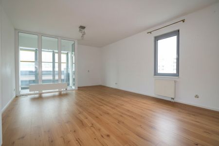 ERSTBEZUG NACH SANIERUNG - Barrierefreie 3-Zimmer-Wohnung im 2. Liftstock mit Wintergarten und Tiefgaragenplatz - Photo 2