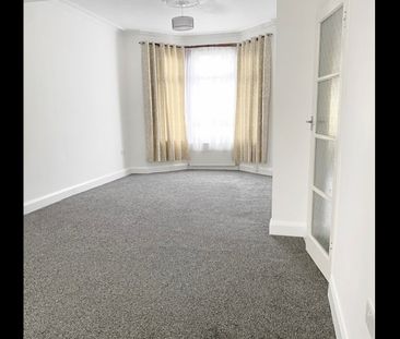 3 Bed End Terrace, Chesley Gardens, E6 - Photo 2