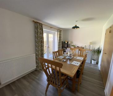 4 bedroom detached house to rent - Photo 3