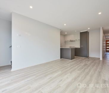 33 Stonewood Cct, Hadfield, Vic 3046 - Photo 2