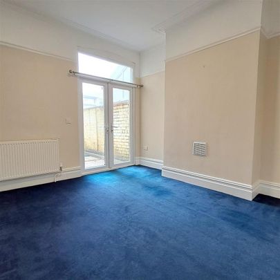4 bedroom terraced house to rent - Photo 1