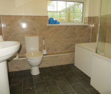 3 bed Bungalow - To Let - Photo 6