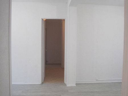 A LOUER BEL APPARTEMENT PROCHE CENTRE VILLE ST QUENTIN 02100 - Photo 2