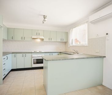 Modern & Comfortable 3-Bedroom Townhouse in Green Valley! - Photo 3