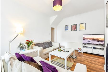 2 Bed Flat, Franciscan Road, SW17 - Photo 2