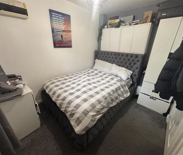 4 bedroom townhouse to rent - Photo 5