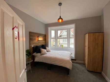 Western Road Room 5 - Photo 4